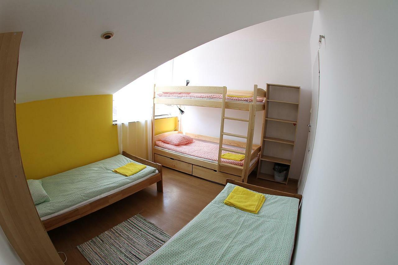 Hostel 18/12 *